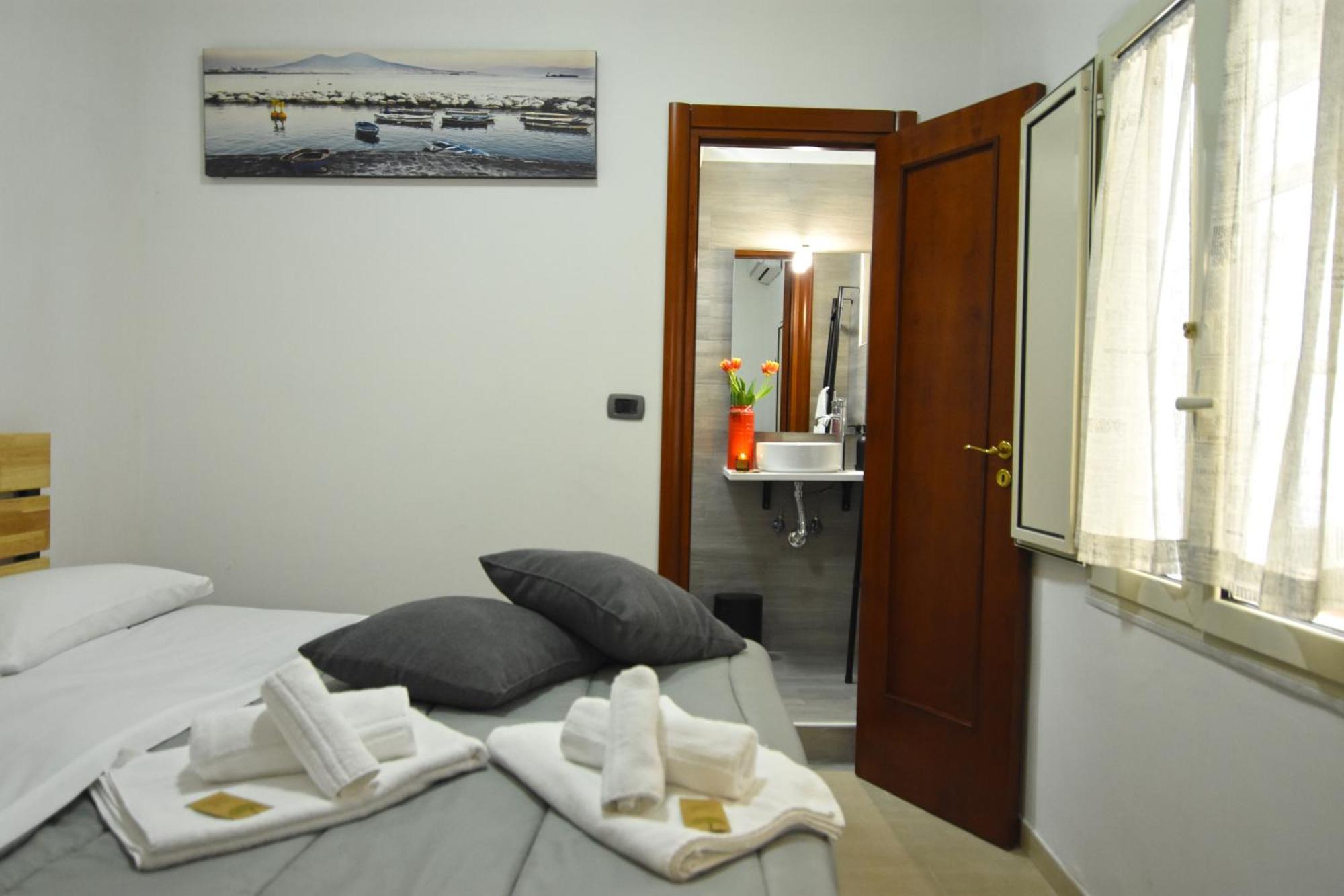 La Casa Di Apollo Apartment เนเปิลส์ ภายนอก รูปภาพ